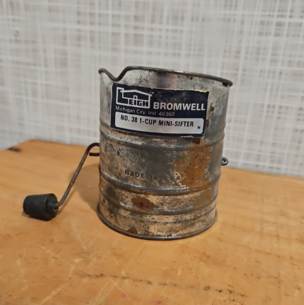 1 cup small vintage flour sifter